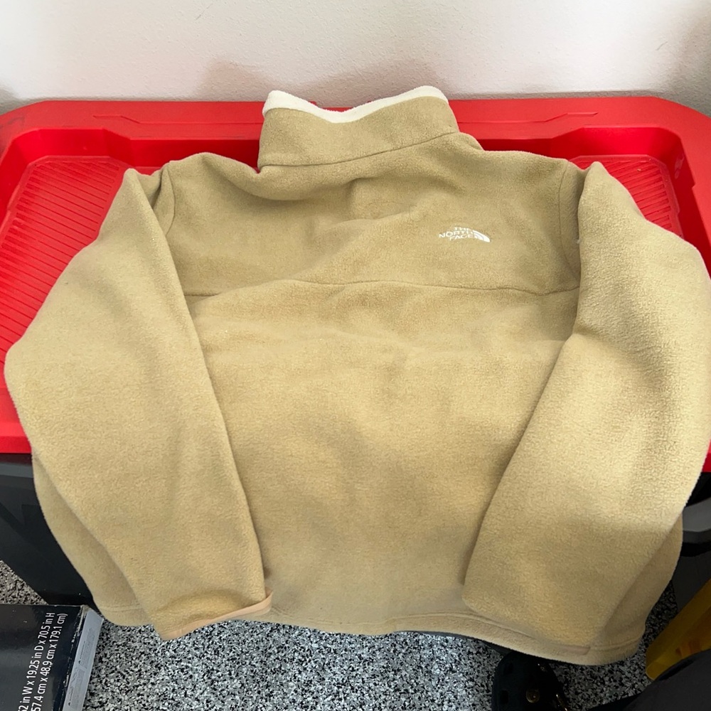 North Face Men's Beige Zip-Up Sweater! Hat is included